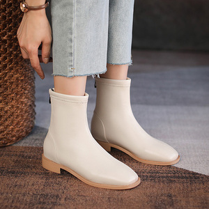 底软皮米白色马丁2022新款秋款女鞋短靴平底皮鞋春秋女靴子6人付款