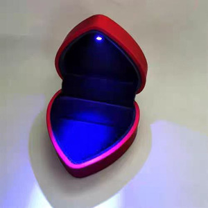 戒指礼盒高档精致首饰收纳盒子创意大红色爱心形带led高级灯光