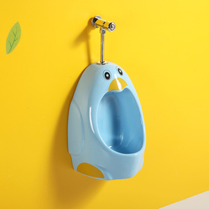 小便池小孩