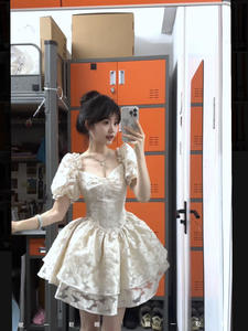 法式白色泡泡袖连衣裙女夏季高级感气质公主蓬蓬裙收腰小个子短裙