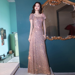 粉色亮片晚礼服