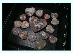 晴天石头铺特价天然樱花玛瑙无孔带晶洞矿坑心形吊坠适合diy