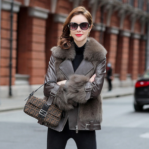 传奇羊旗舰店天猫传奇羊海宁皮草女短款韩版宽松狐狸毛外套真皮皮衣