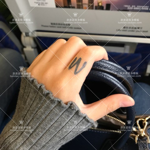 涂迷蓝 果汁纹身模板 镂空纹身贴b44 陈伟霆手指字母w 1.3*1.5cm