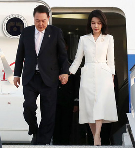 高端女装韩国总统夫人金建希同款白色西装领连衣裙修身中长A字裙