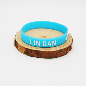 创意林丹李宗伟羽毛球运动能量圆形硅胶户外夜光手环腕带能量环