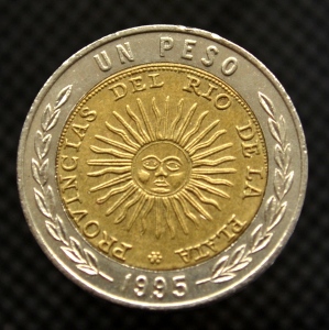 太阳神幸运之子  阿根廷1比索硬币 直径23mm双色币 年份随机