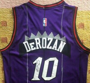 代购nba多伦多猛龙队球员德玛尔 德罗赞亲笔签名球衣 含sa证书