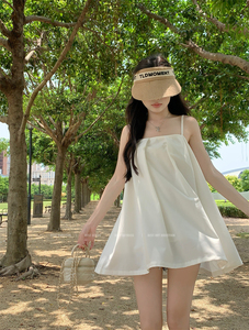 小吊带娃娃裙女夏季新款宽松大摆裙子日系白色连衣裙黑色背心短裙