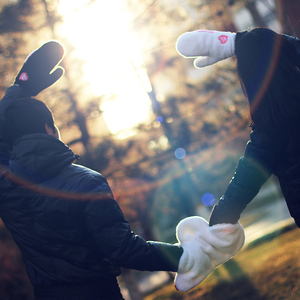 情侣双人牵手手套冬季情侣款连体时尚可爱加棉加绒学生韩版女手套