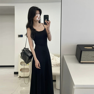 黑色修身显瘦吊带连衣裙子女夏季2024新款法式赫本风高级感小黑裙