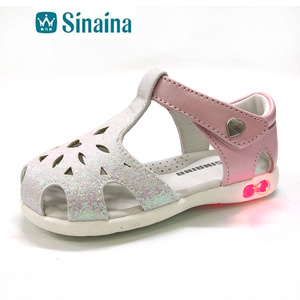 斯乃纳童鞋2020夏款女儿童软底学步包头亮灯凉鞋SP2022302B处理