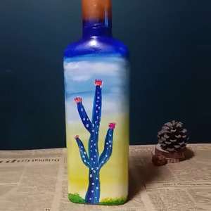 饮料瓶上的儿童创意画图片