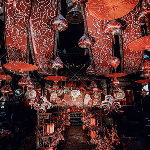 新款中式婚礼道具绒布飘纱挂纱幔婚庆吊顶装饰古典红色中国风卷轴