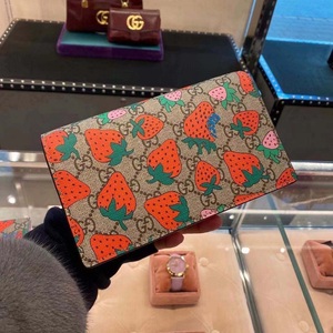 gucci古驰草莓印花链条钱包斜挎包woc可爱百搭小巧镜子新款牛皮