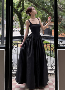 黑色掐腰露背吊带连衣裙女2024夏新款针织裙长裙气质高级感背心裙