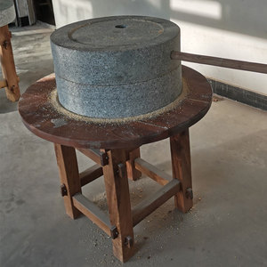 石磨天然石材家用磨盘老式手推磨传统手工园林景观大型石磨摆件