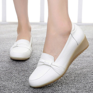 护士鞋女软底真皮牛筋平底防滑坡跟工作妈妈鞋白色皮鞋女2021夏款