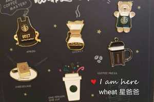 星巴克徽章胸针徽章黑围裙蛋糕盘暖意融融徽章小狗灯笼炮竹白杯