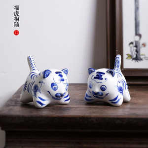青花瓷陶瓷小老虎摆件中国风创意家居装饰品摆设手工可爱生肖虎