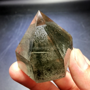 天然绿幽灵水晶金字塔摆件千层山幽灵能量发生器灵修打坐供佛冥想
