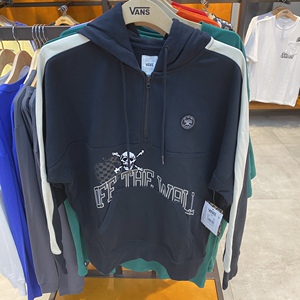 vans范斯 女子运动休闲海盗骷髅头连帽套头卫衣 vn0a4utwblk