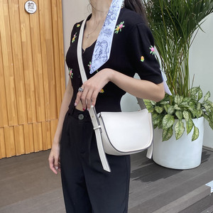 韩剧女神降临林周京文佳煐林同款半月形包包新款单肩斜跨马鞍包潮