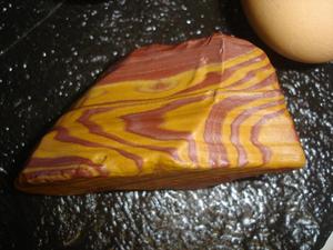 新疆哈密南湖地表彩色泥石原石(精品适合雕刻和直接佩戴把玩)