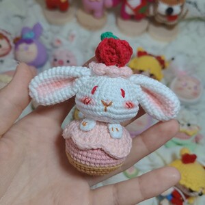 黄小西手作手工钩织玩偶毛线钥匙包包挂件可爱成品杨梅兔