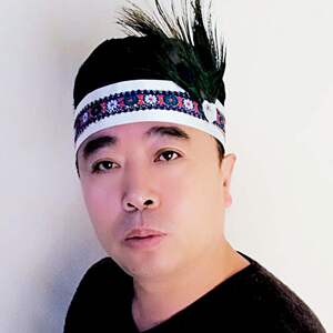 泰国傣族舞蹈表演出头饰男云南少数民族舞台帽子孔雀羽毛夸张儿童