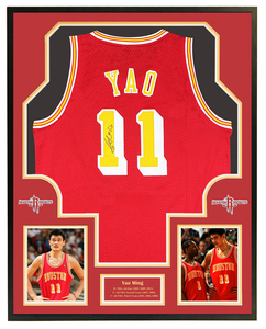 姚明 亲笔签名 火箭锐步时期 番茄炒蛋色球衣篮球服裱框 含sa证书