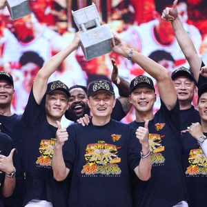 cba总冠军同款广东队夺冠t恤短袖东莞男篮第十一冠男11冠纪念2021