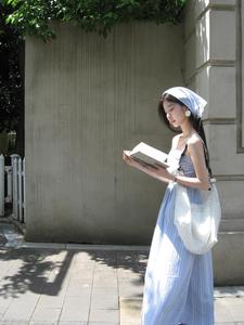 法式蓝色格子蕾丝连衣裙女夏季高级感收腰显瘦气质吊带抹胸长裙子
