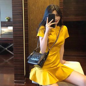 香港代购超显白姜黄色连衣裙港味小个子女生收腰俏皮荷叶边小短裙