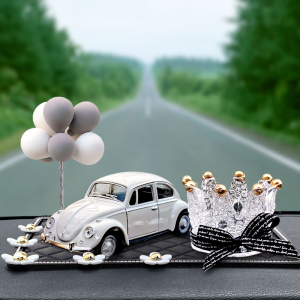 车内饰品高档大气男女创意车载2022新款小和尚中控台装饰朴_房188