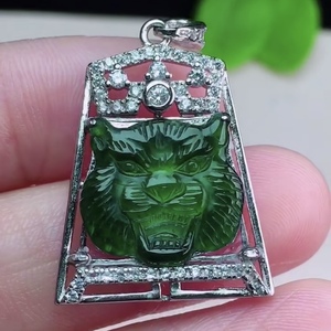 偶玉玲珑 虎头天然翡翠阳绿本命年生肖虎925镶嵌送链子带证书吊坠