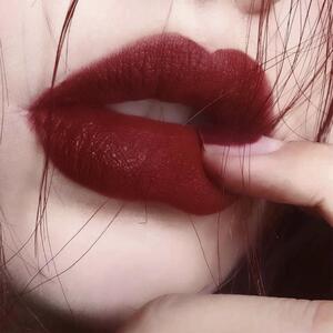 复古樱桃色口红