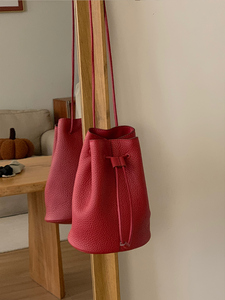 【定制商品不退换】韩版红色时尚单肩抽绳手提包ins休闲水桶包女
