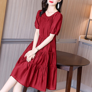 夏季新款红色百褶显瘦大摆裙中长款收腰时尚洋气时髦短袖连衣裙女