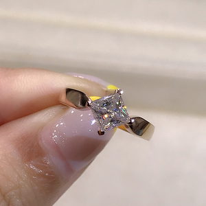 18k黄金美国cc莫桑石钻戒女玫瑰金1克拉公主方异型戒指几何形欧美