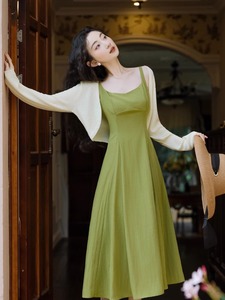 谷七七GUQIQI法式牛油果绿吊带连衣裙超仙女气质长裙开衫两件套装