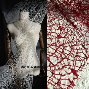 白色肌理大网洞设计师面料 婚纱礼服面料 纹理走秀造型硬网纱布料