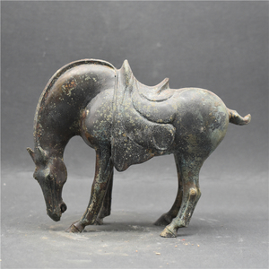 仿古青铜器摆件低头吃草青铜马唐代马做旧饮水马古玩收藏影视道具