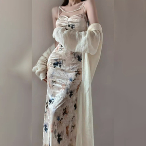 新中式国风碎花丝绒吊带连衣裙秋款女显身材包臀长裙晨袍订婚礼服