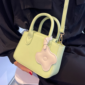 美国mk官网包包女2022夏季新款百搭时尚可爱小包奶油色单肩斜挎包