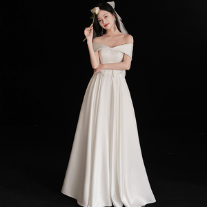 一字肩轻婚纱2022新娘新款高级感出门纱法式简约迎宾纱结婚礼服女