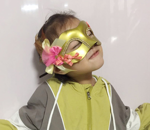 金色半脸美女生派对年会假面罩化妆舞会聚会羽毛幼儿园儿童面具