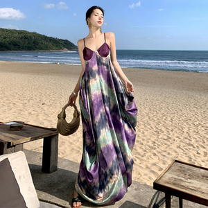 法式复古水墨画吊带连衣裙设计感小众长款气质收腰泰国海边沙滩裙