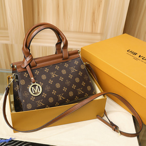 香港it代购时尚潮大包-淘宝拼多多热销香港it代购时尚潮大包货源拿货 