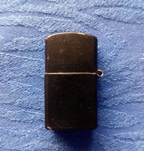 文革6-70年代老燃油煤油铁皮大漆黑漆打火机没有使用的袖珍艺术品